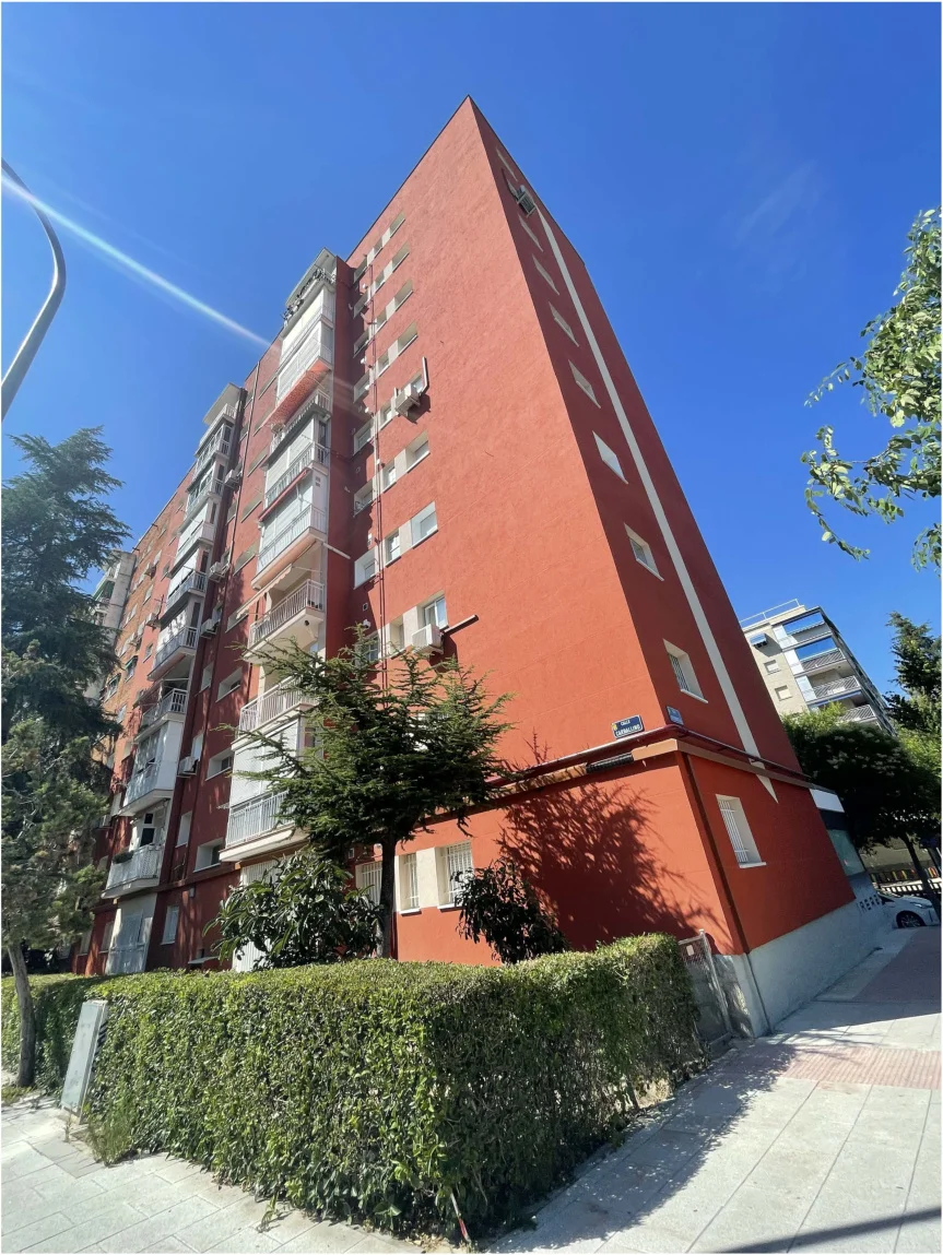Fachada rehabilitada: San Juan de Covas 1 · Alcorcón