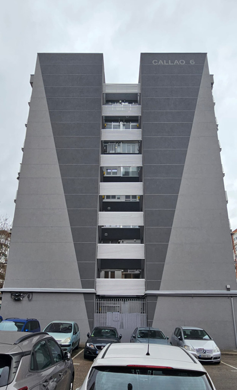 Vista de la fachada rehabilitada de Callao 6