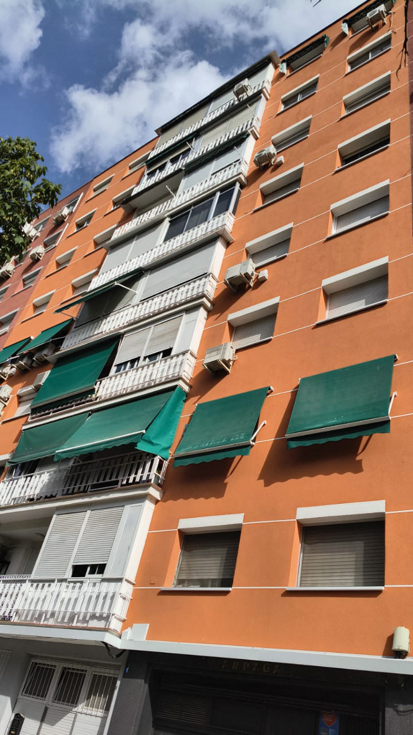 Sahagún 20: fachada del edificio rehabilitado
